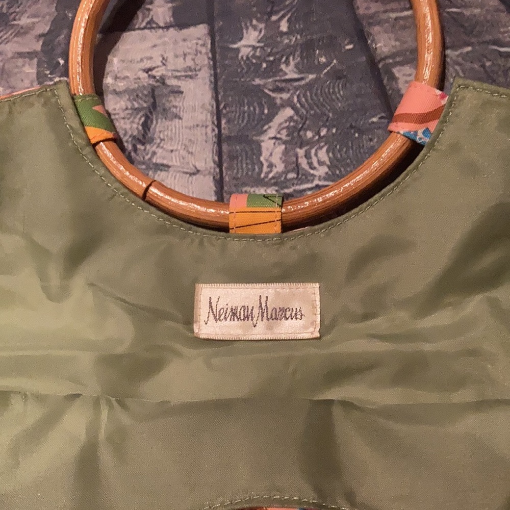 Neiman Marcus Vintage Women Pink Printed Tote With Wooden Handles - Picture 4 of 6